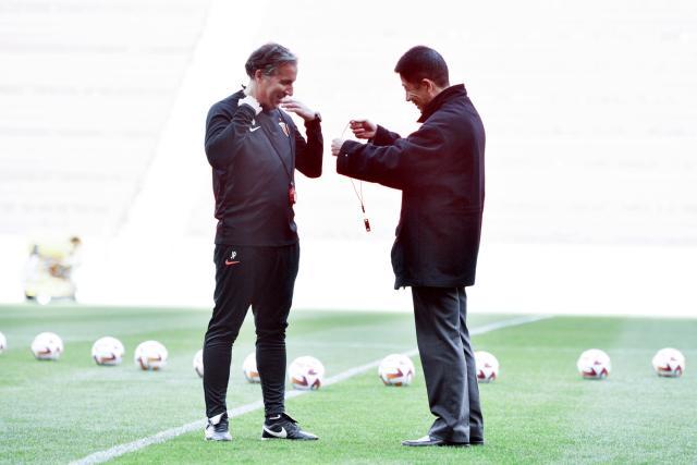 海港董事长现场“授衔”哈维尔：从今天起成为一家人